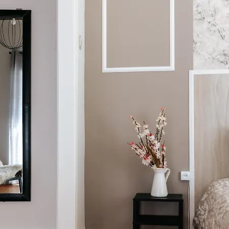 Center King Size Bird Guest house Lisbon