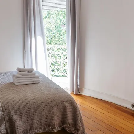 Center King Size Bird Guest house *
