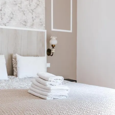 Center King Size Bird Guest house