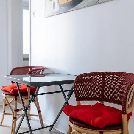 Center King Size Bird Guest house *