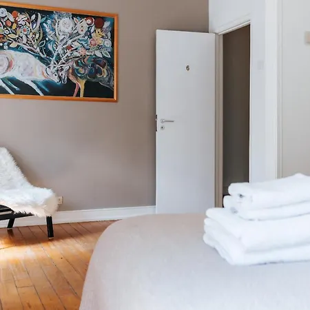 Center King Size Bird Guest house *